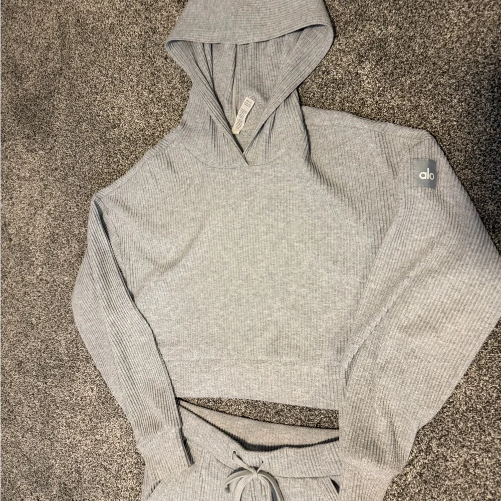 Alo Muse jogger and hoodie set - Picture 4 of 7